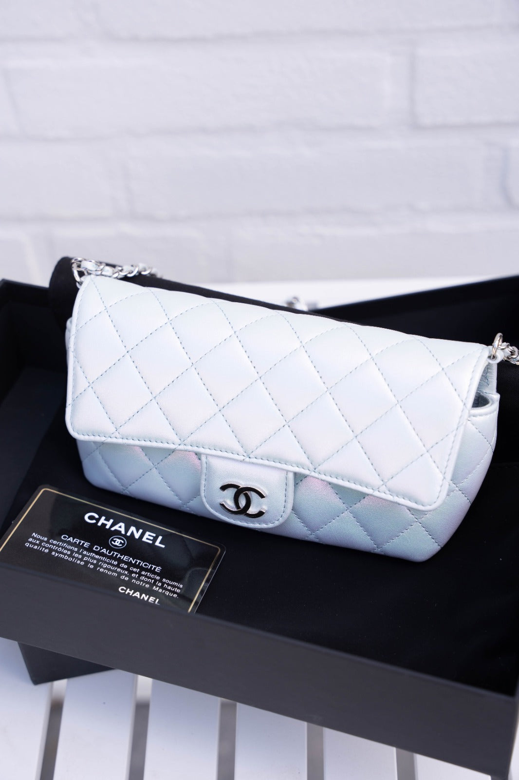 Chanel Mini Classic Flap- Parelmoer Edition