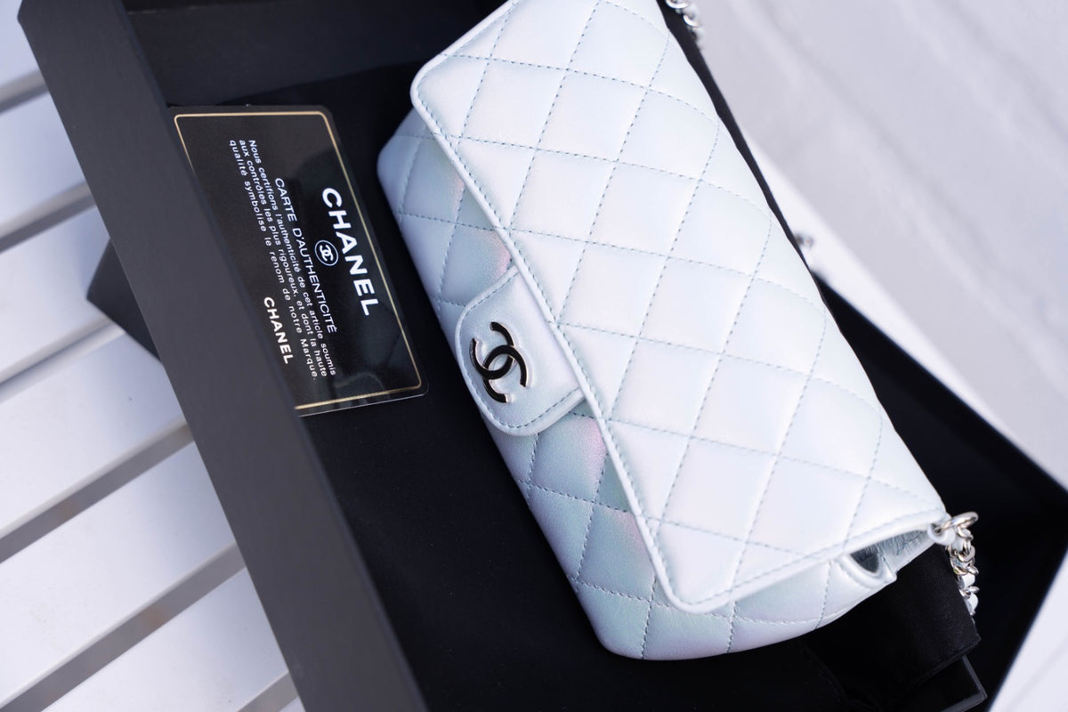 Chanel Mini Classic Flap- Parelmoer Edition