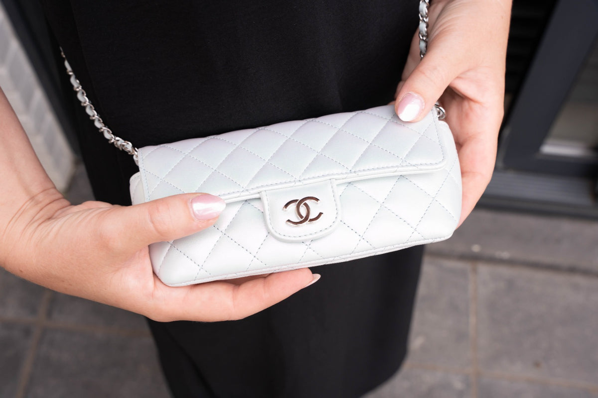 Chanel Mini Classic Flap- Parelmoer Edition